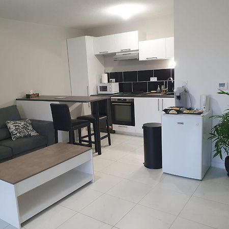 Appartement A Floirac Avec 2 Chambres, Un Parking Prive, Une Terrasse, A 5 Minutes En Voiture De L'Arkea Arena De Bordeaux Extérieur photo