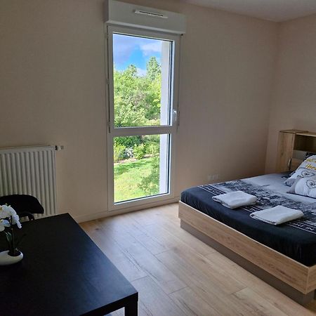 Appartement A Floirac Avec 2 Chambres, Un Parking Prive, Une Terrasse, A 5 Minutes En Voiture De L'Arkea Arena De Bordeaux Extérieur photo