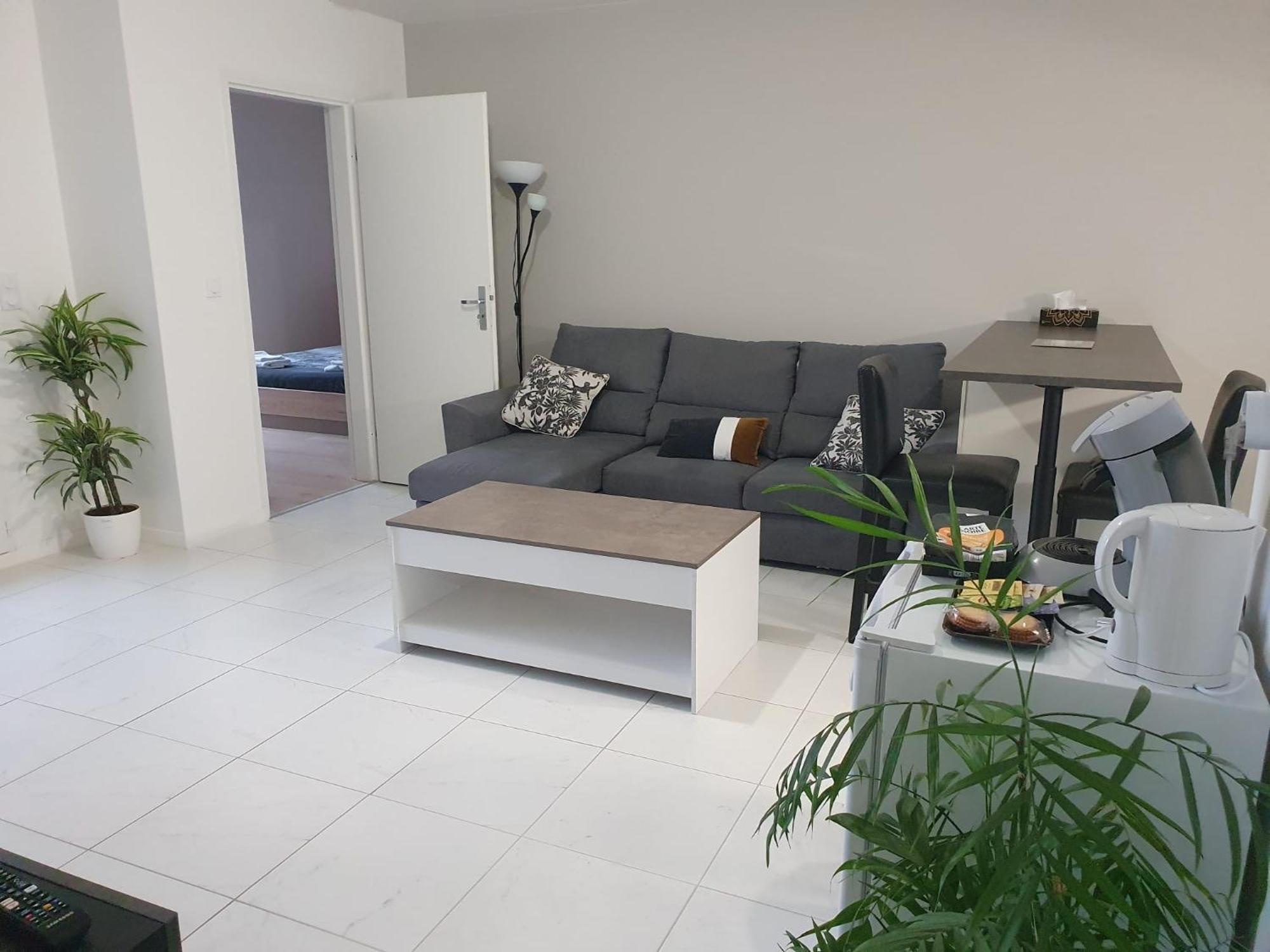 Appartement A Floirac Avec 2 Chambres, Un Parking Prive, Une Terrasse, A 5 Minutes En Voiture De L'Arkea Arena De Bordeaux Extérieur photo