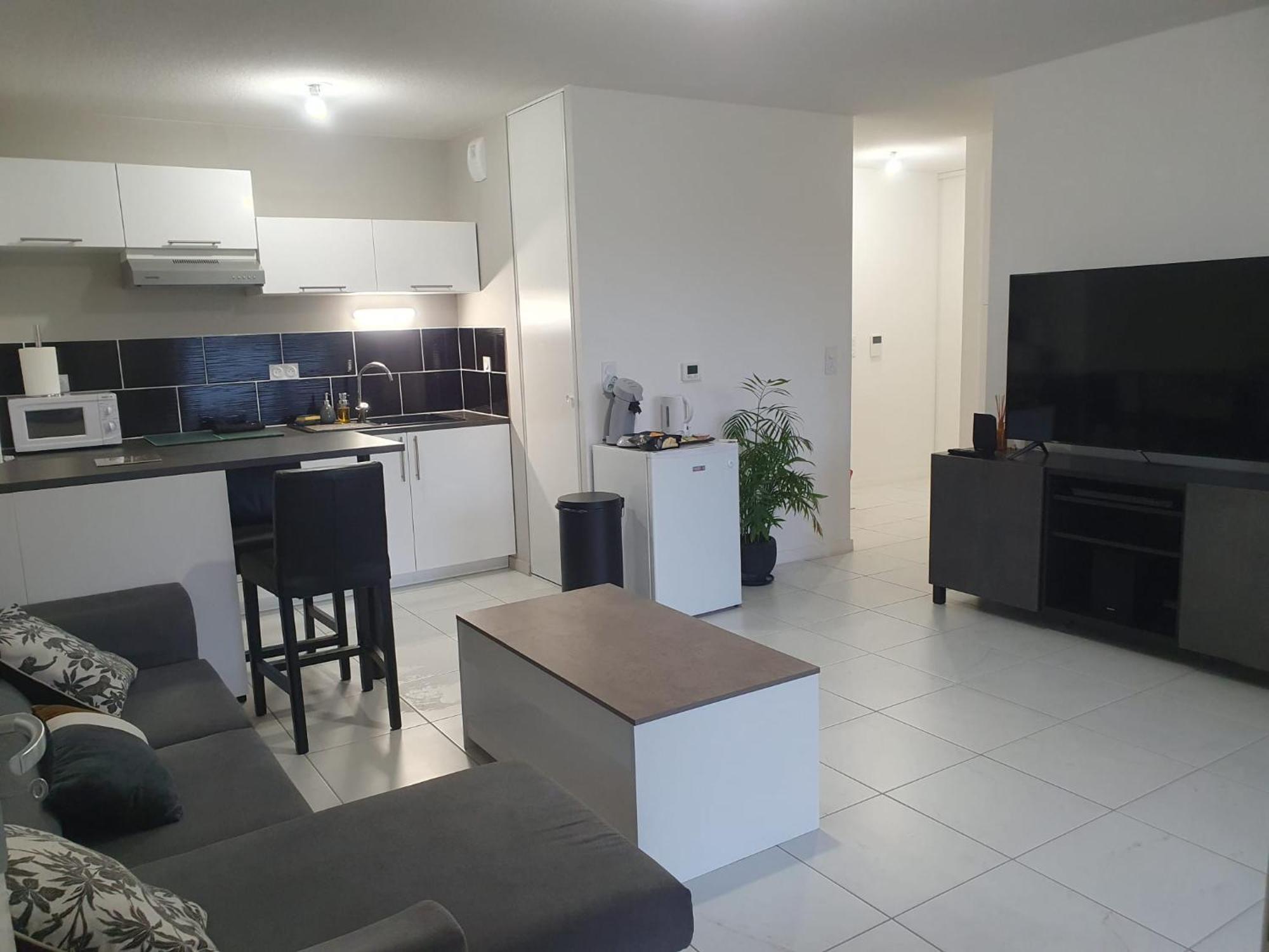 Appartement A Floirac Avec 2 Chambres, Un Parking Prive, Une Terrasse, A 5 Minutes En Voiture De L'Arkea Arena De Bordeaux Extérieur photo