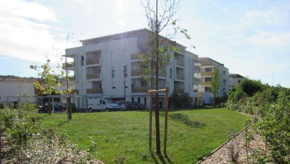 Appartement A Floirac Avec 2 Chambres, Un Parking Prive, Une Terrasse, A 5 Minutes En Voiture De L'Arkea Arena De Bordeaux Extérieur photo