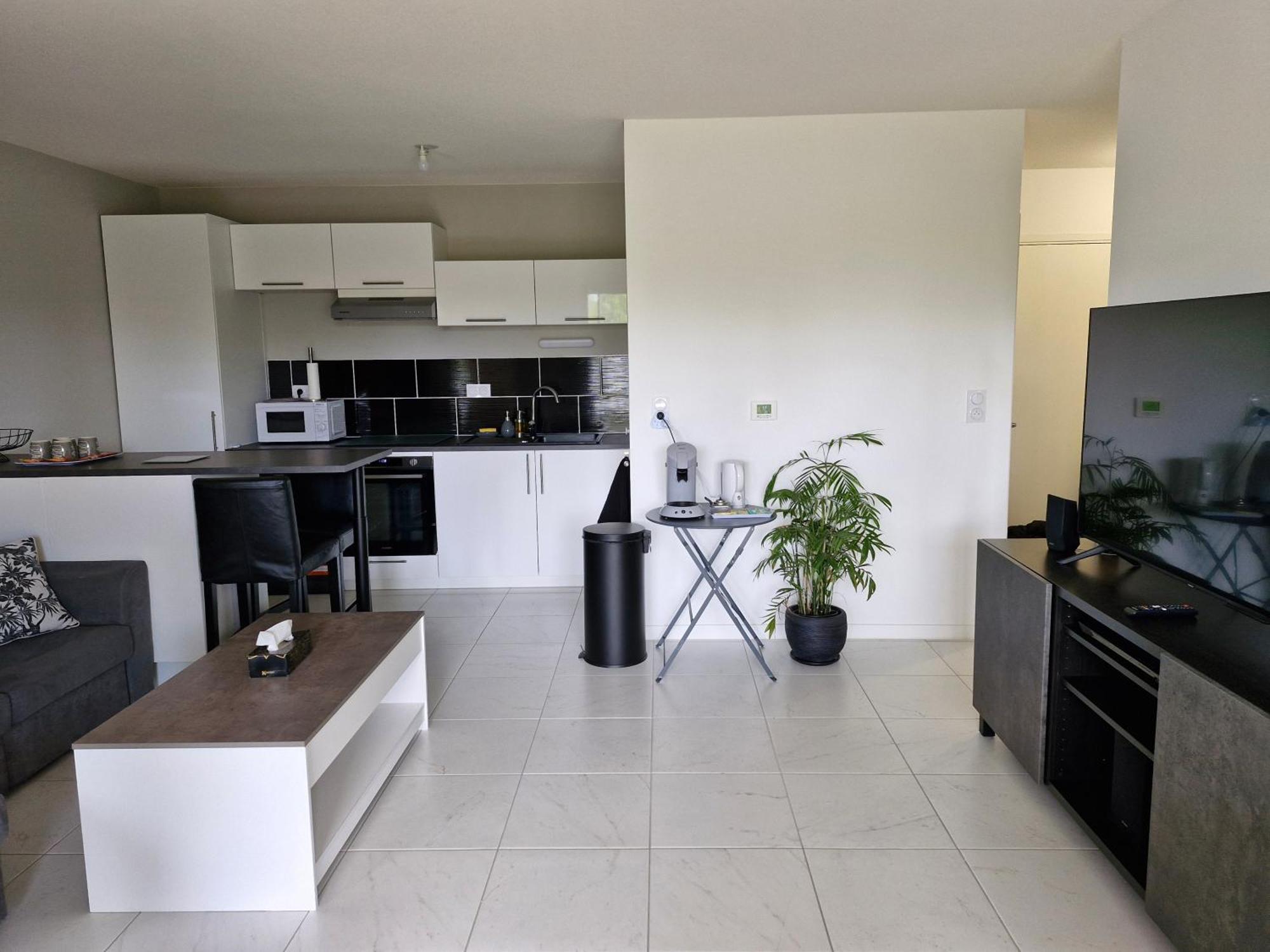 Appartement A Floirac Avec 2 Chambres, Un Parking Prive, Une Terrasse, A 5 Minutes En Voiture De L'Arkea Arena De Bordeaux Extérieur photo