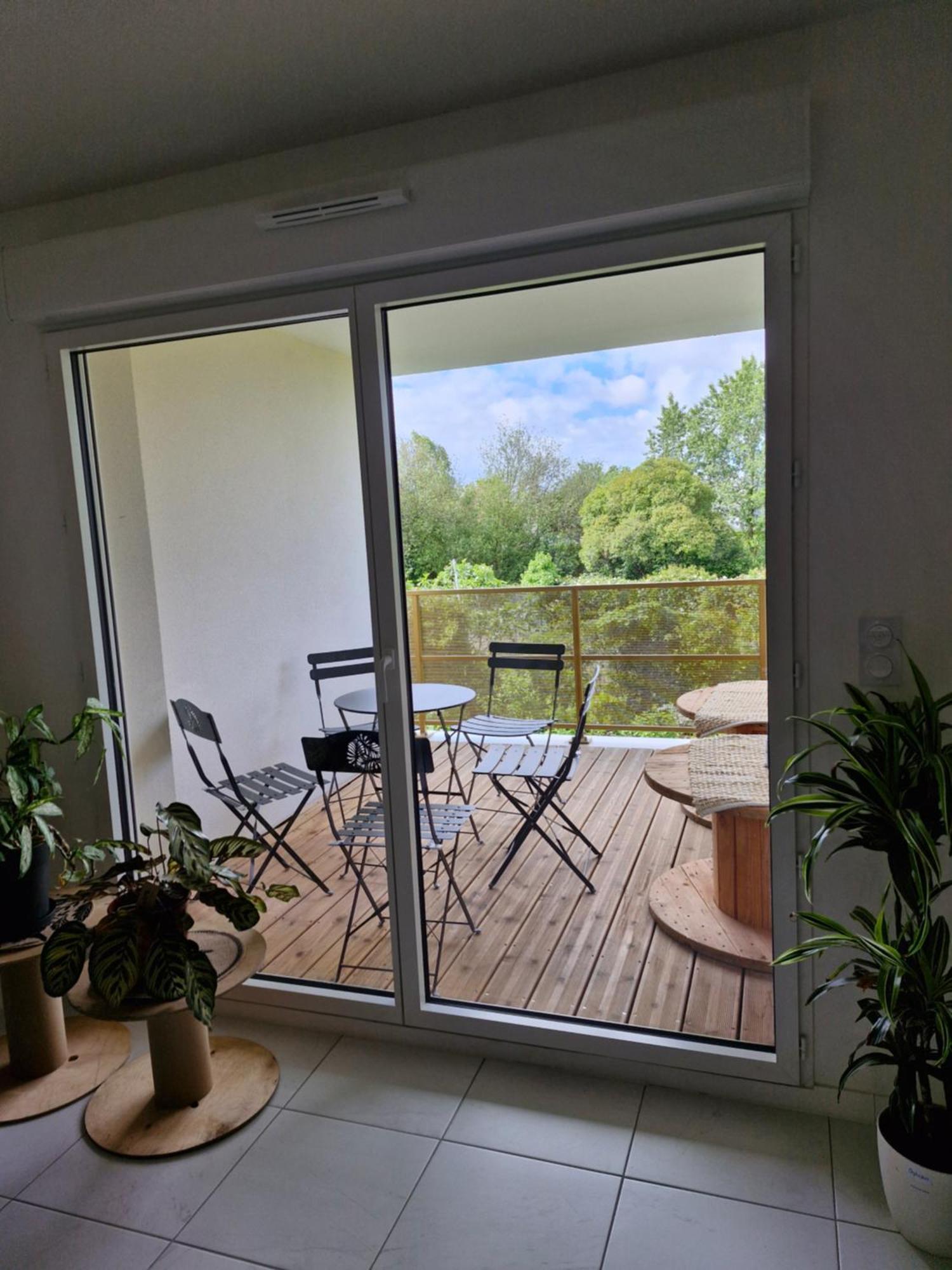 Appartement A Floirac Avec 2 Chambres, Un Parking Prive, Une Terrasse, A 5 Minutes En Voiture De L'Arkea Arena De Bordeaux Extérieur photo